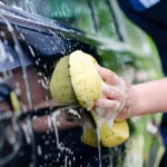 Come pulire l’auto: 5 consigli pratici per il fai da te