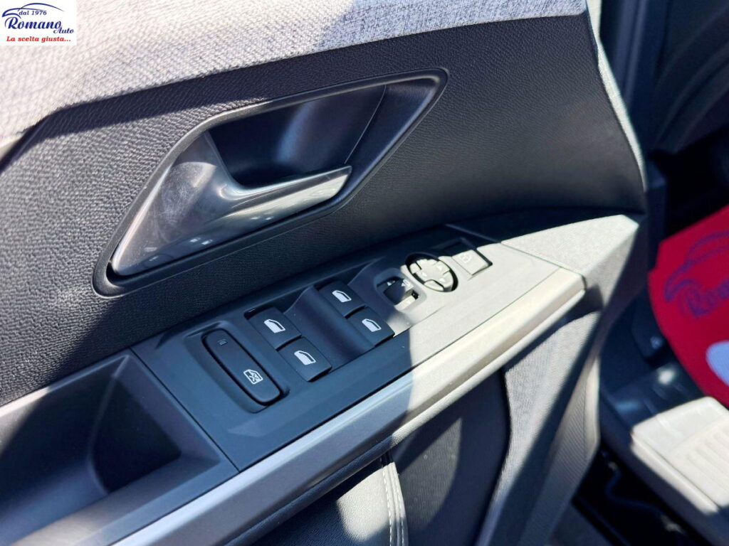 NEW PEUGEOT - 3008  1.2 hybrid Allure 136cv e-dcs6!