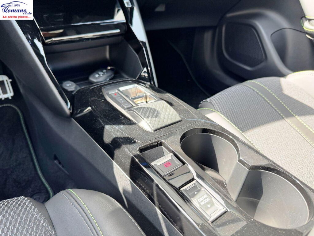 NEW Peugeot 2008 2Âª serie Hybrid 145 e-DCS6 GT#VIRTUAL COCKPIT!