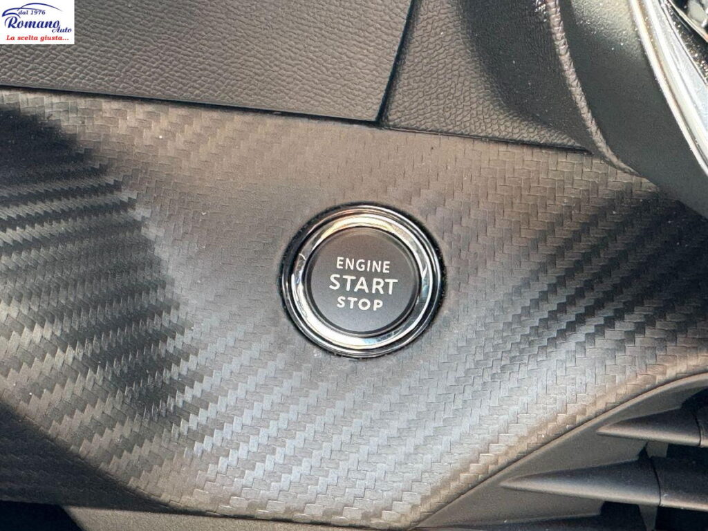 NEW Peugeot 2008 2Âª serie Hybrid 145 e-DCS6 GT#VIRTUAL COCKPIT!