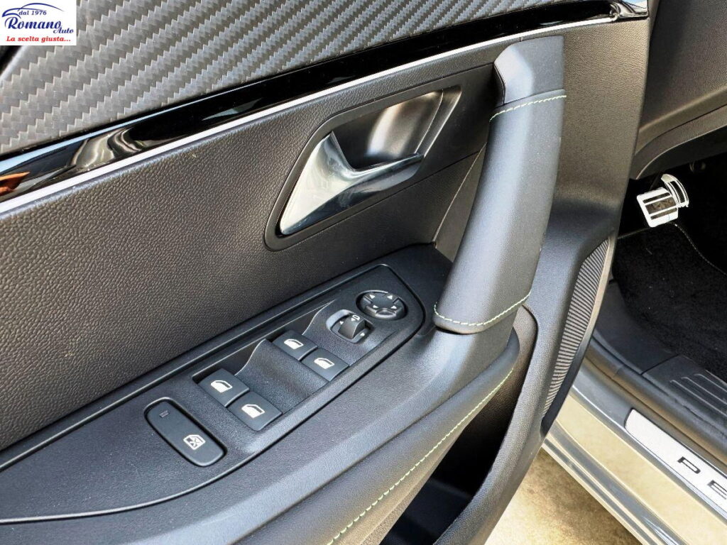 NEW Peugeot 2008 2Âª serie Hybrid 145 e-DCS6 GT#VIRTUAL COCKPIT!