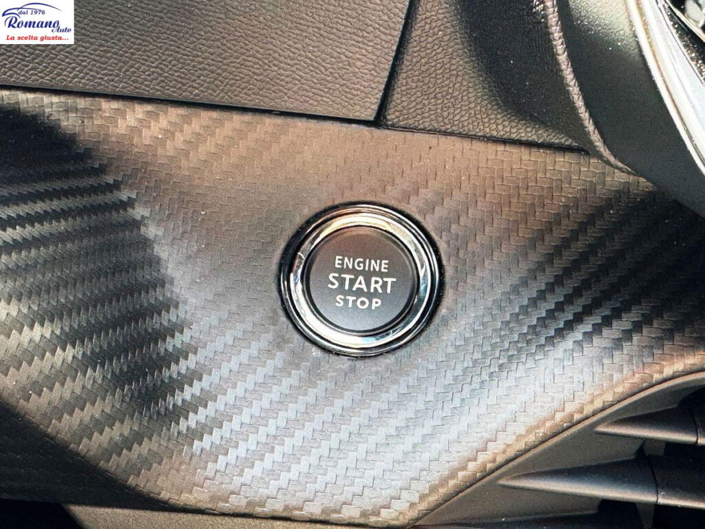 NEW Peugeot 2008 2Âª serie Hybrid 145 e-DCS6 GT#VIRTUAL COCKPIT!