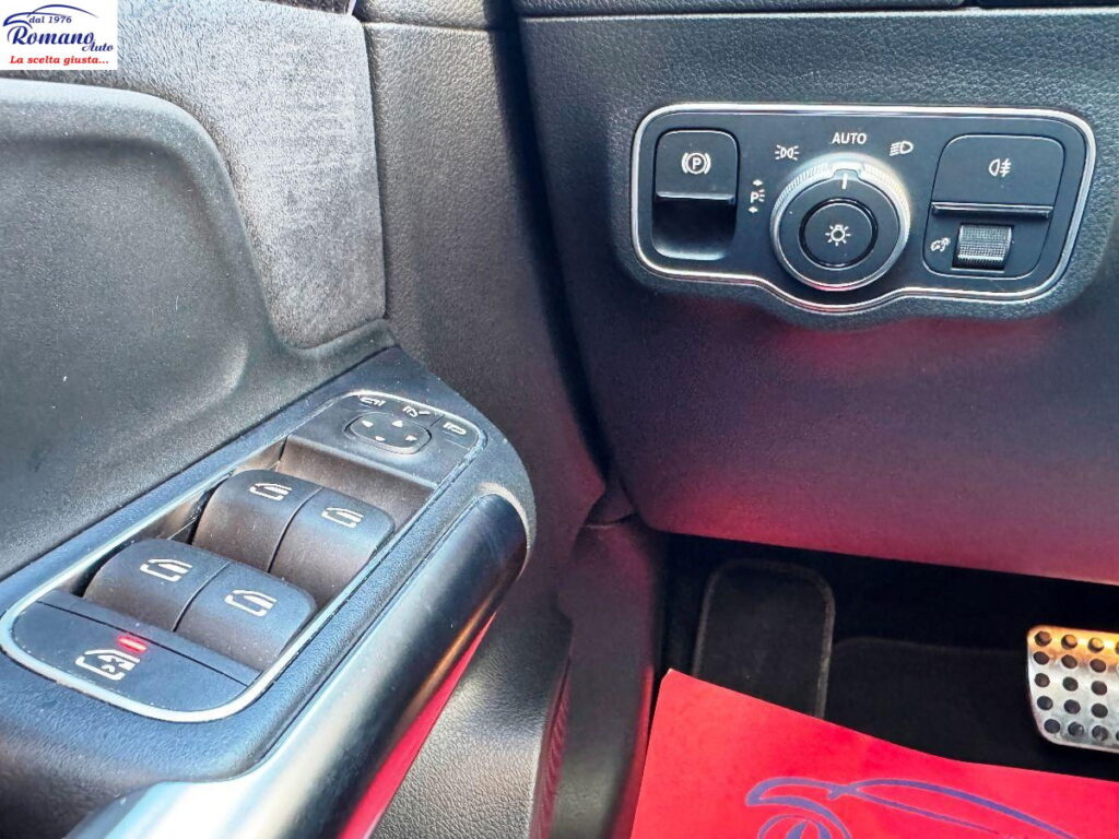 MERCEDES - Classe GLA - 180 d Automatic Premium#PACK LUCI INTERNO MULTICOLOR!