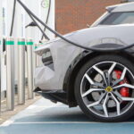 Auto elettriche in Italia: tra timori economici e la soddisfazione di chi le guida