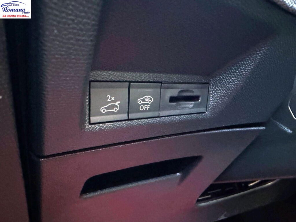 NEW PEUGEOT - 3008  1.2 hybrid GT 136cv e-dcs6#TETTO APRIBILE!PACK VISION!