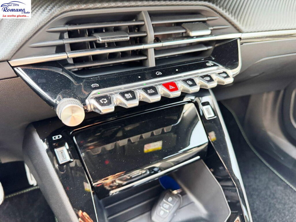 NEW Peugeot 2008 2&Acirc;&ordf; serie Hybrid 145 e-DCS6 GT#VIRTUAL COCKPIT!