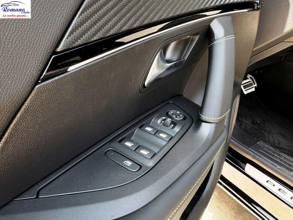 NEW Peugeot 2008 2&Acirc;&ordf; serie Hybrid 145 e-DCS6 GT#VIRTUAL COCKPIT!