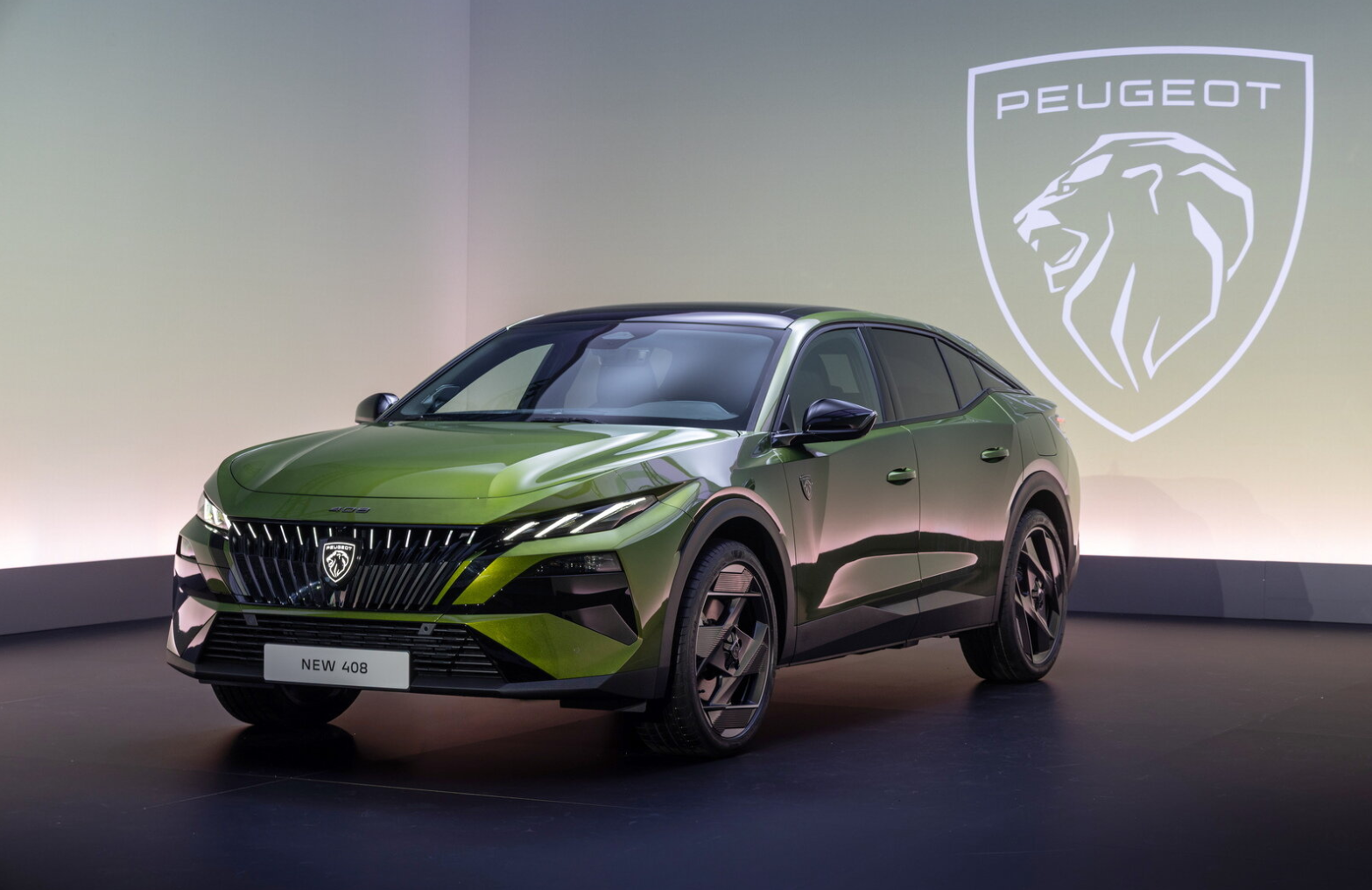 Restyling Peugeot 408: cosa cambia tra design, autonomia e prezzi