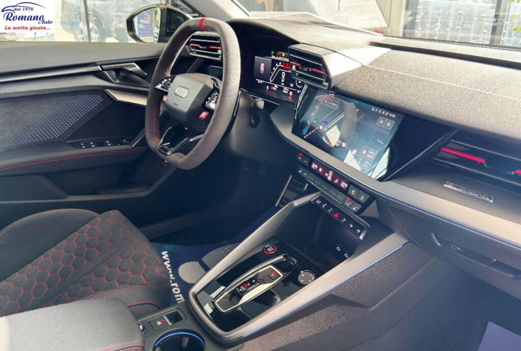 NEW Audi RS3 MY25 TFSI 400CV quattro S tronic#SEDILE A GUSCIO!