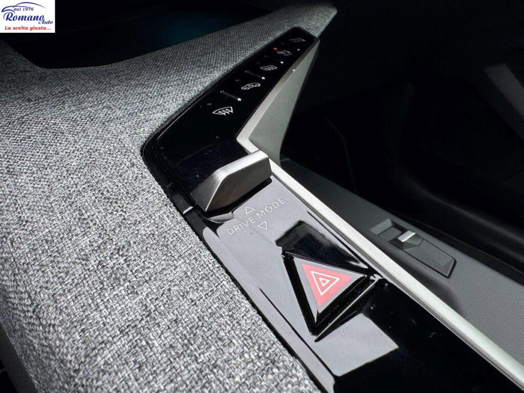 NEW PEUGEOT - 3008  1.2 hybrid GT 136cv e-dcs6