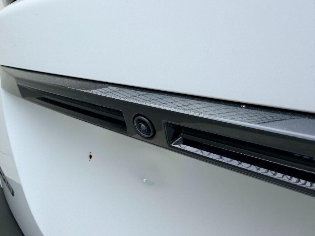 Peugeot 2008 Hybrid 136 e-DCS6 Allure#RETROCAMERA!