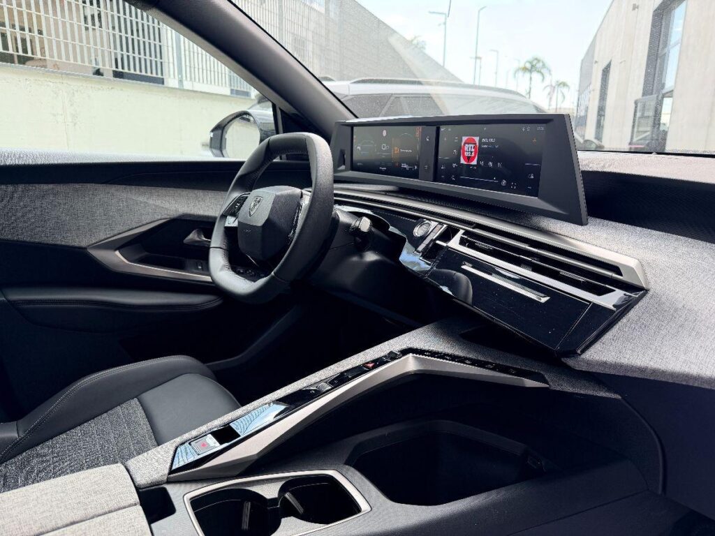 NEW PEUGEOT - 3008  1.2 hybrid Allure 136cv e-dcs6