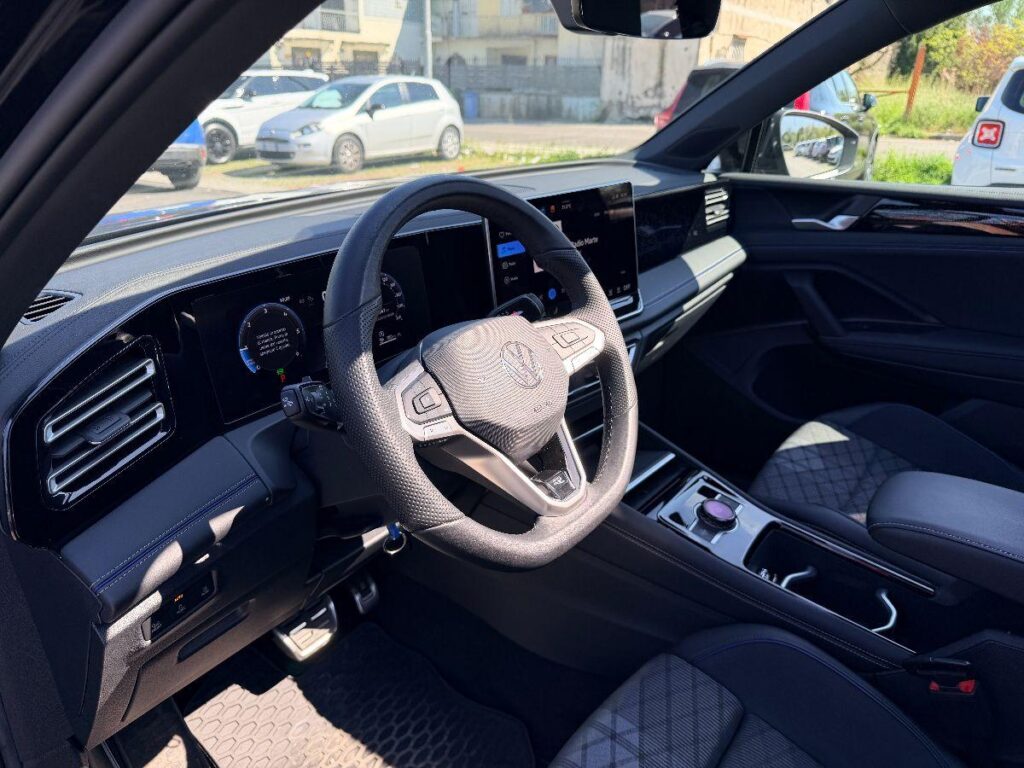 NEW VOLKSWAGEN - Tiguan  2.0 tdi R-Line 150cv dsg#FARI LED MATRIX!