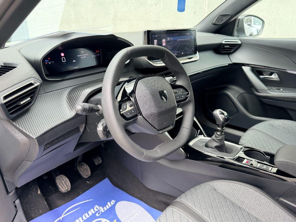 Peugeot 2008 Hybrid 136 e-DCS6 Allure#RETROCAMERA!