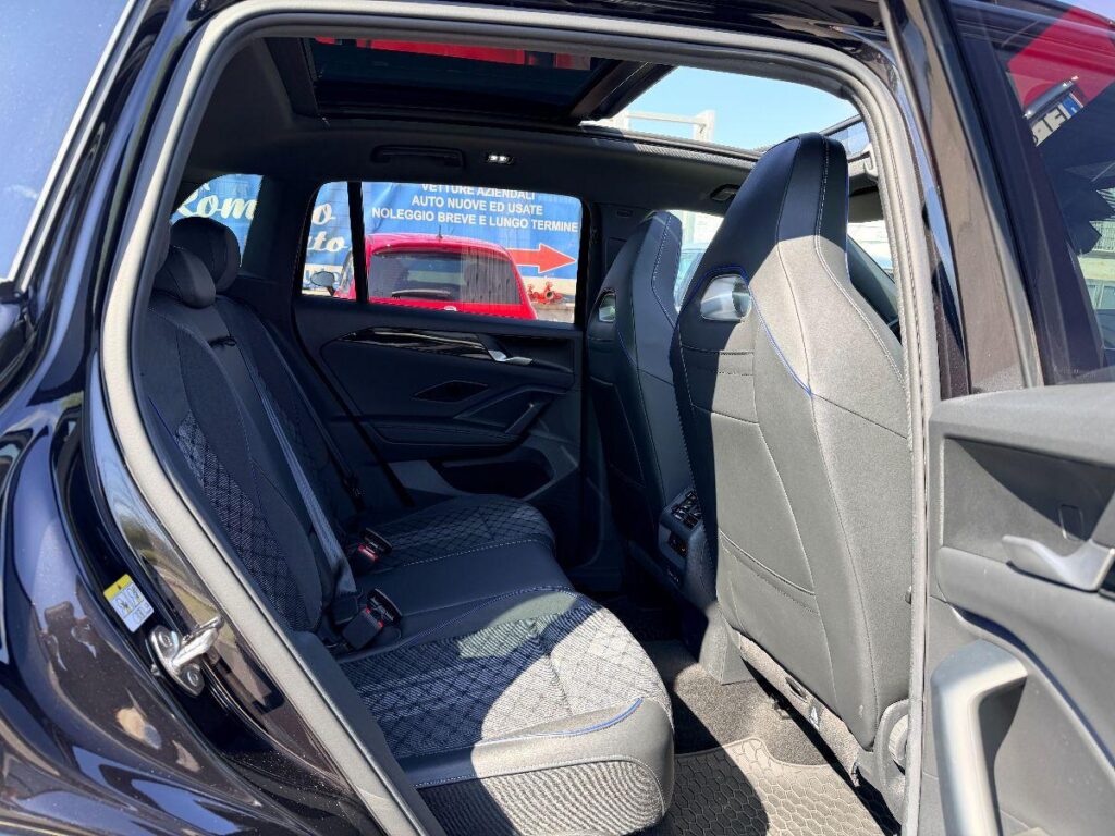 NEW VOLKSWAGEN - Tiguan  2.0 tdi R-Line 150cv dsg#FARI LED MATRIX!