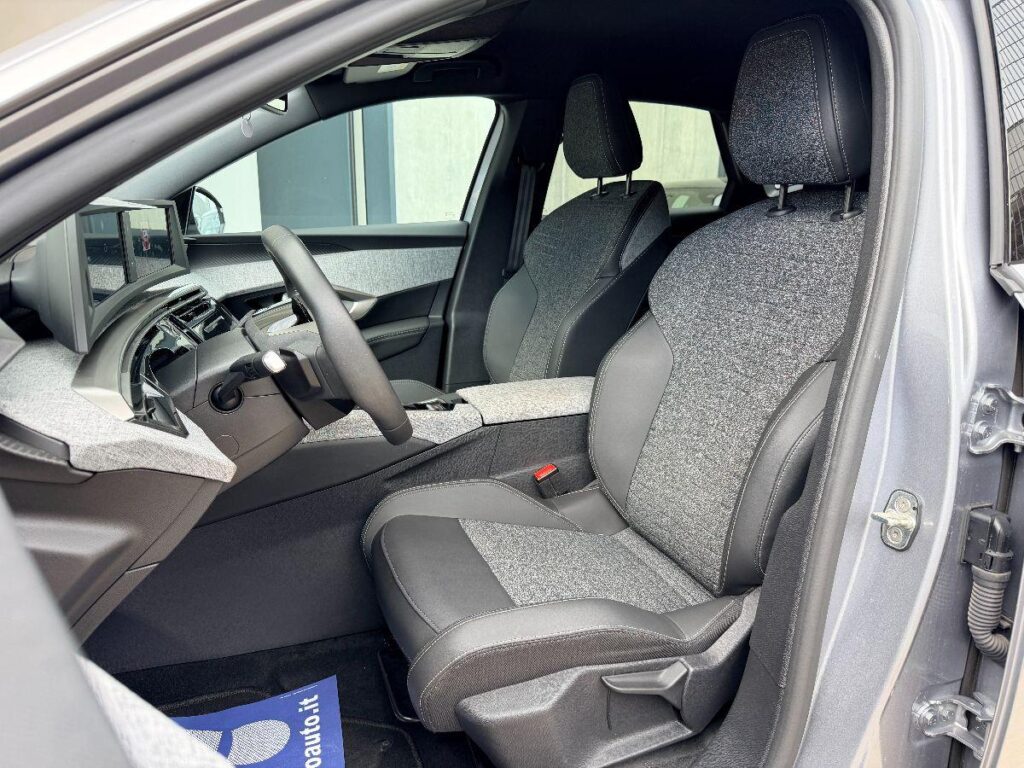 NEW PEUGEOT - 3008  1.2 hybrid Allure 136cv e-dcs6