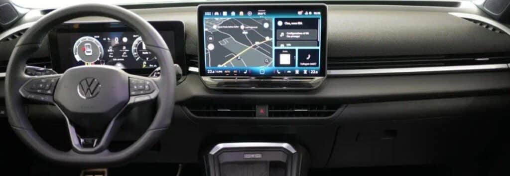 NEW Volkswagen T-Roc 1.5 eTSI ACT 150 CV DSG R-Line#RETROCAMERA!