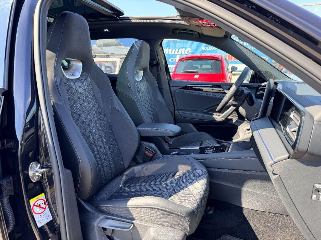 NEW VOLKSWAGEN - Tiguan  2.0 tdi R-Line 150cv dsg#FARI LED MATRIX!