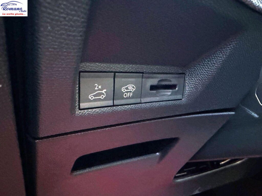 NEW PEUGEOT - 3008  1.2 hybrid GT 136cv e-dcs6#TETTO APRIBILE!