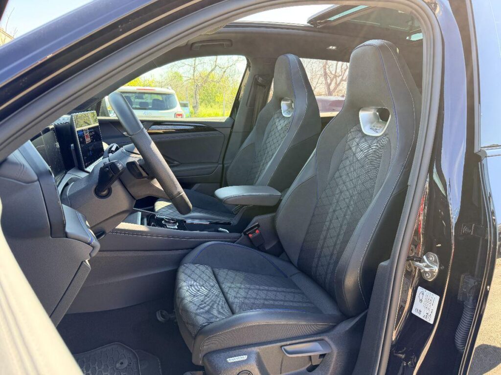 NEW VOLKSWAGEN - Tiguan  2.0 tdi R-Line 150cv dsg#FARI LED MATRIX!