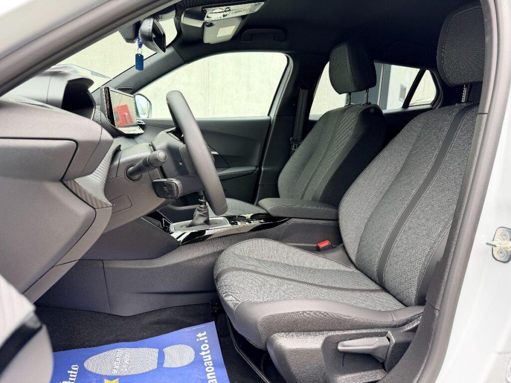 Peugeot 2008 Hybrid 136 e-DCS6 Allure#RETROCAMERA!
