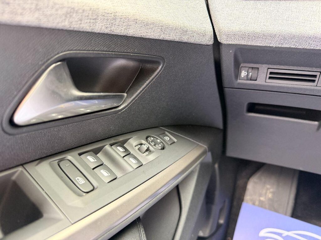 NEW PEUGEOT - 3008  1.2 hybrid Allure 136cv e-dcs6