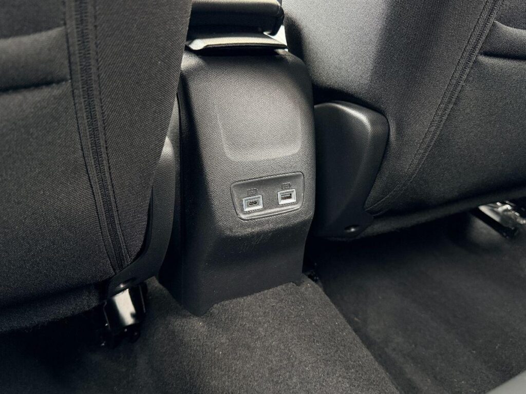 Peugeot 2008 Hybrid 136 e-DCS6 Allure#RETROCAMERA!
