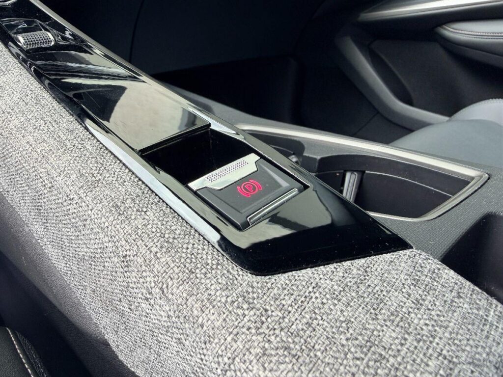 NEW PEUGEOT - 3008  1.2 hybrid Allure 136cv e-dcs6