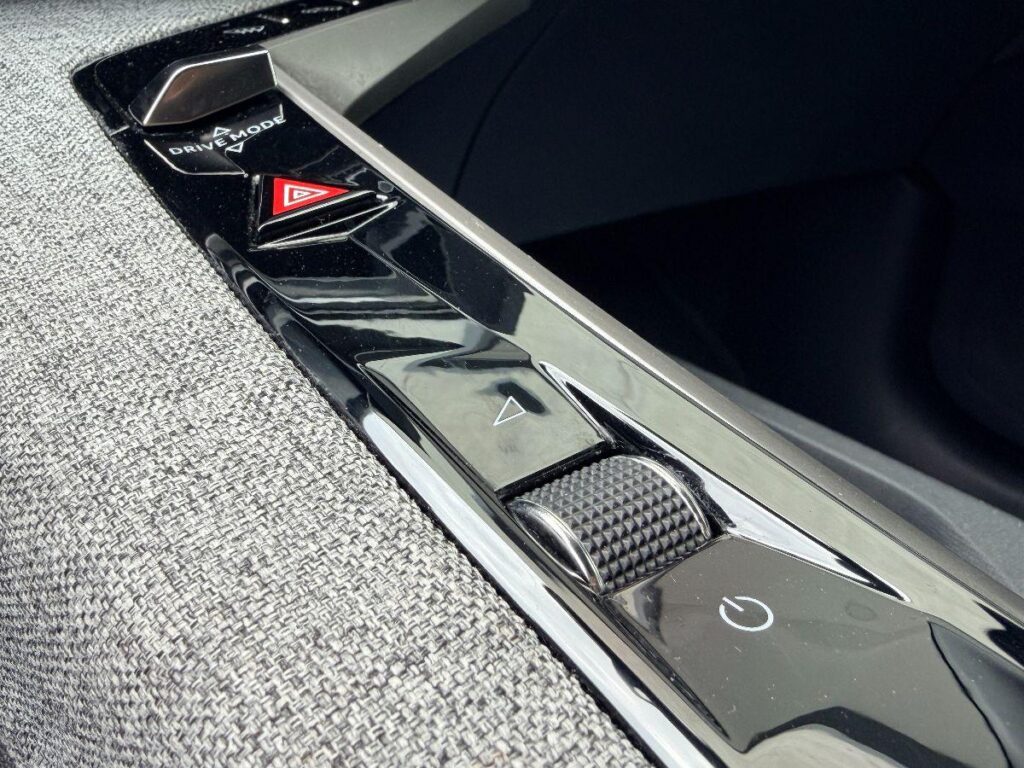 NEW PEUGEOT - 3008  1.2 hybrid Allure 136cv e-dcs6