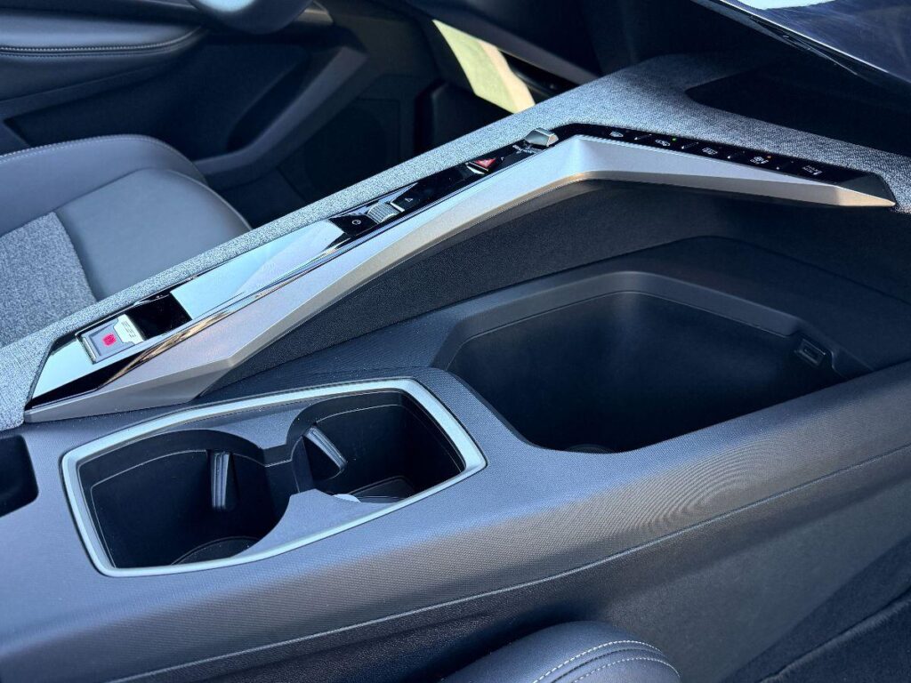 NEW PEUGEOT - 3008  1.2 hybrid Allure 136cv e-dcs6