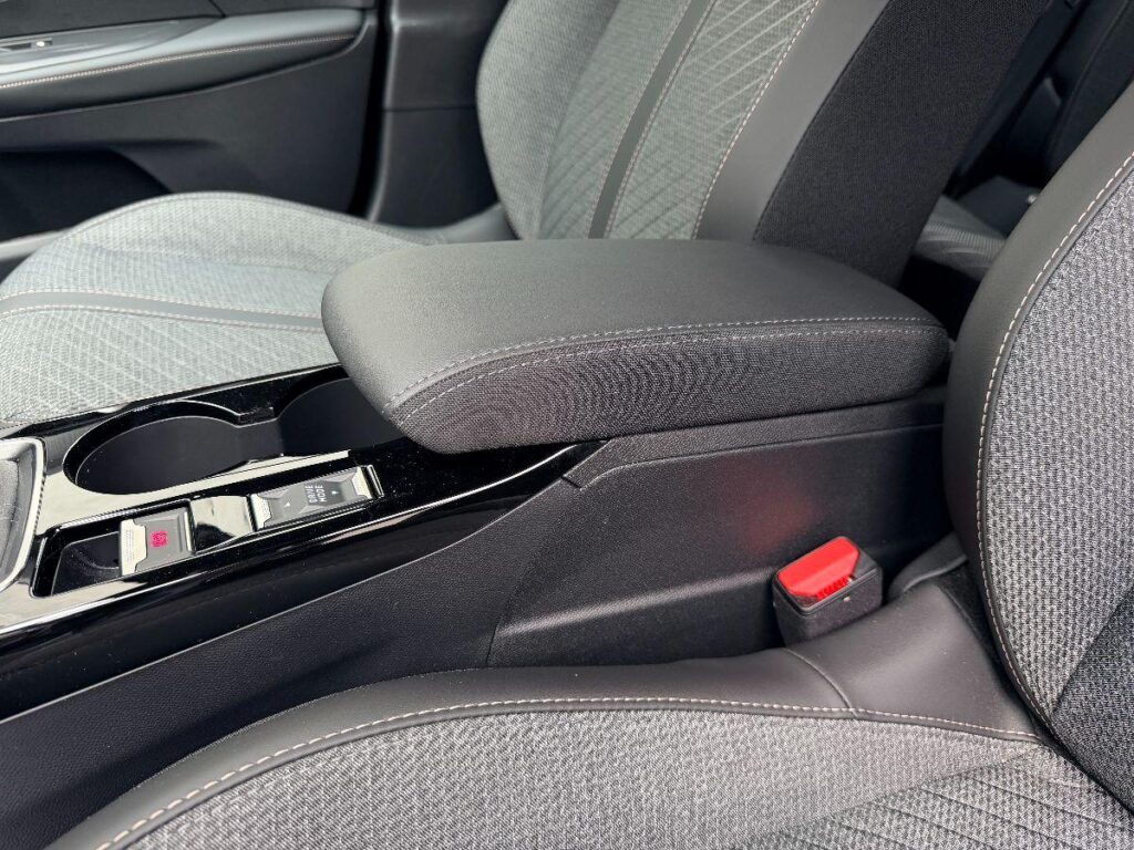 Peugeot 2008 Hybrid 136 e-DCS6 Allure#RETROCAMERA!