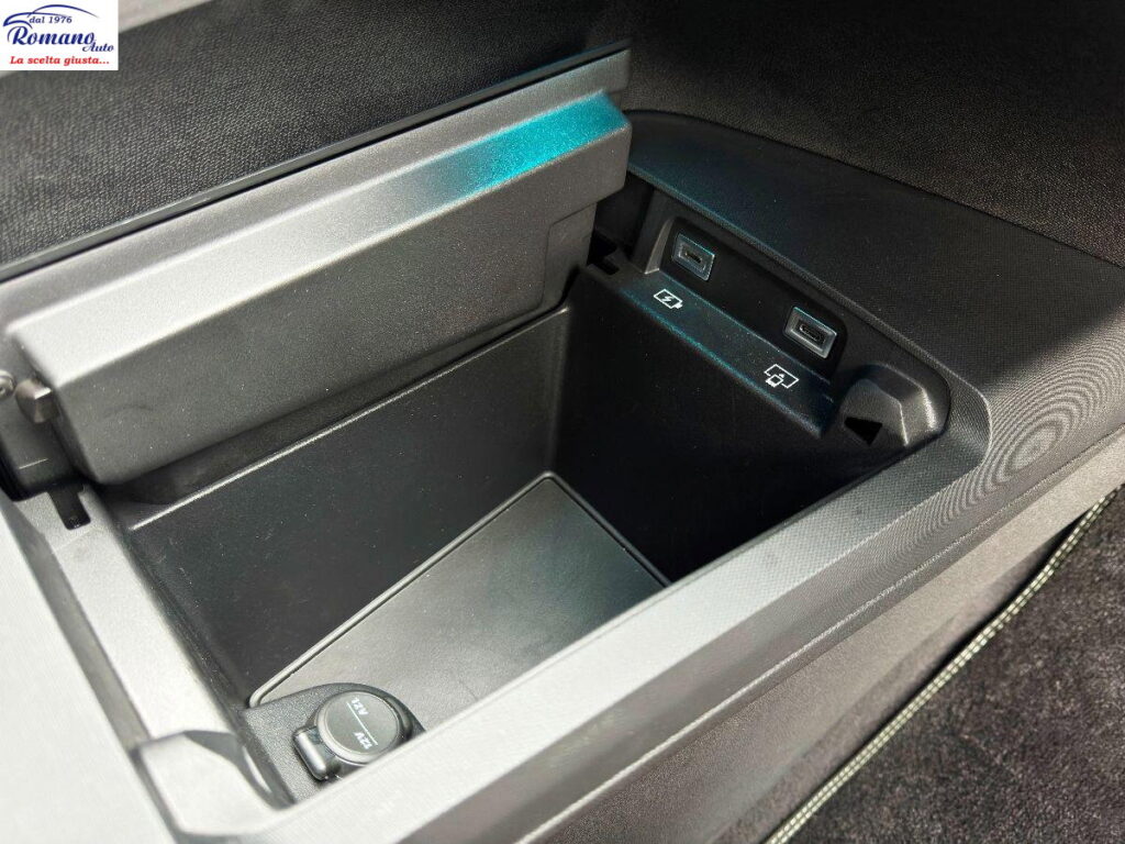 NEW PEUGEOT - 3008  1.2 hybrid GT 136cv e-dcs6