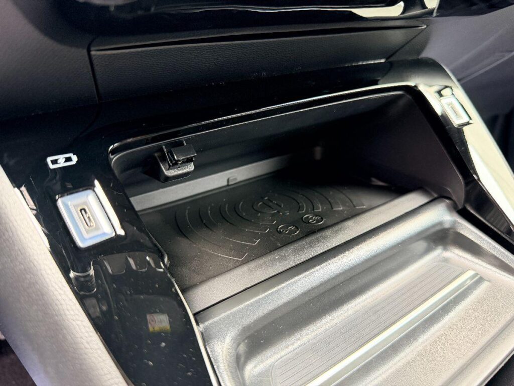 Peugeot 2008 Hybrid 136 e-DCS6 Allure#RETROCAMERA!