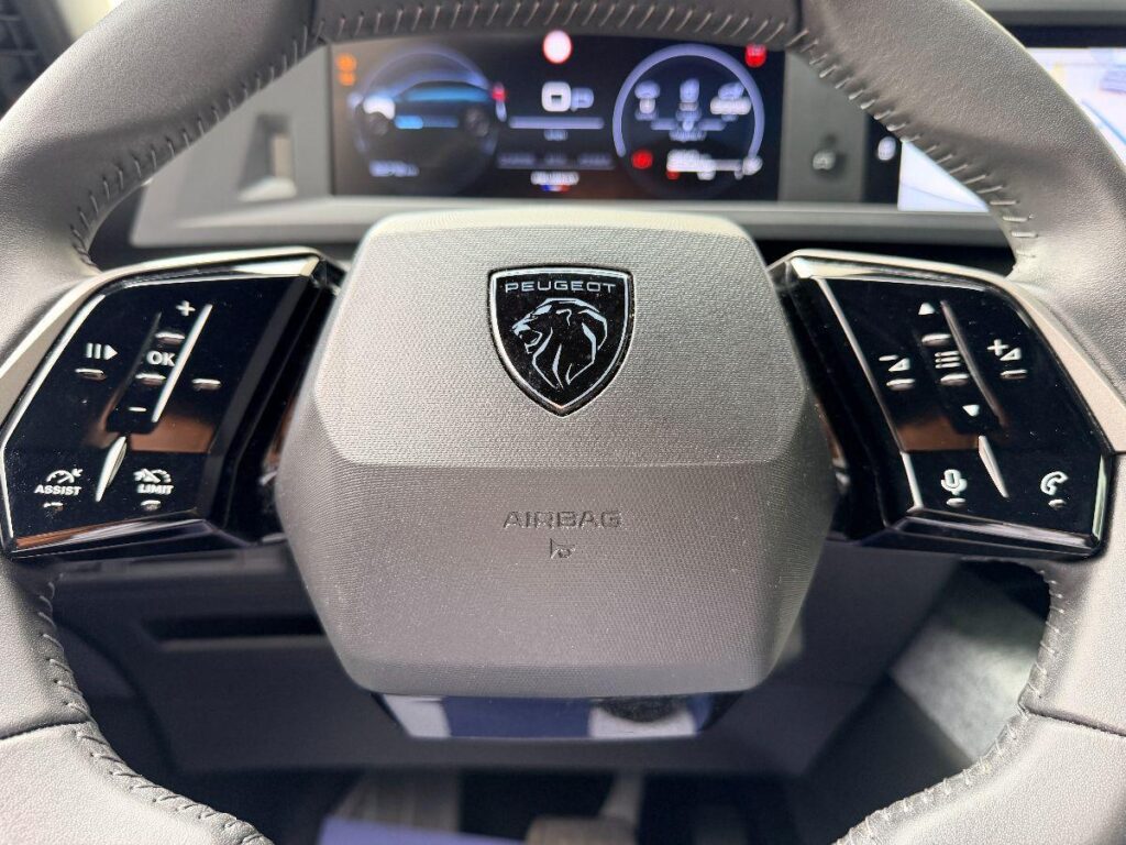 NEW PEUGEOT - 3008  1.2 hybrid Allure 136cv e-dcs6