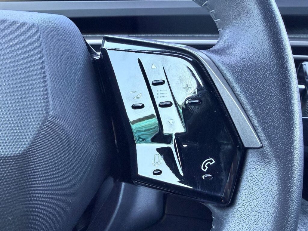 NEW PEUGEOT - 3008  1.2 hybrid Allure 136cv e-dcs6