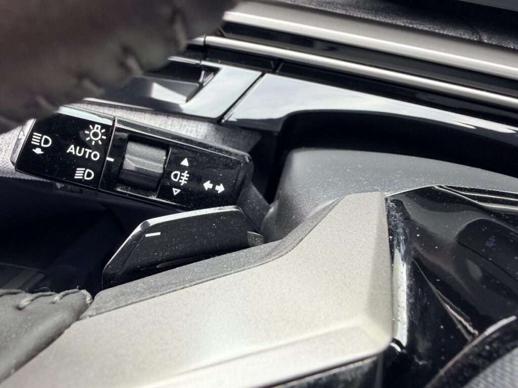 NEW PEUGEOT - 3008  1.2 hybrid Allure 136cv e-dcs6