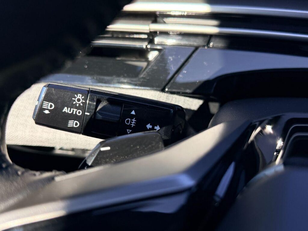 NEW PEUGEOT - 3008  1.2 hybrid Allure 136cv e-dcs6