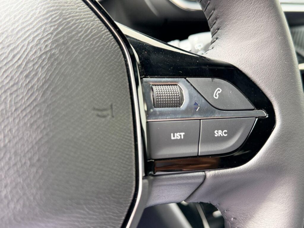 Peugeot 2008 Hybrid 136 e-DCS6 Allure#RETROCAMERA!