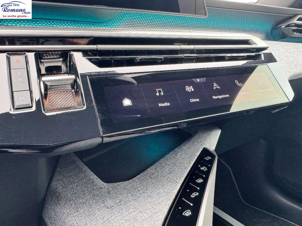 NEW PEUGEOT - 3008  1.2 hybrid GT 136cv e-dcs6