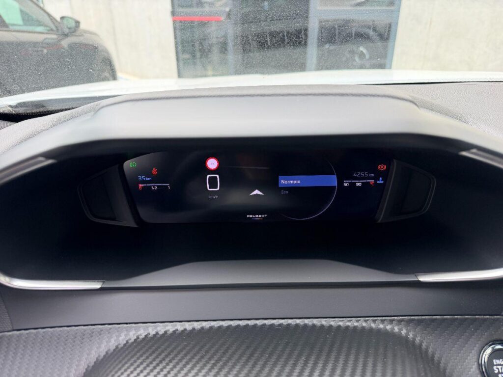 Peugeot 2008 Hybrid 136 e-DCS6 Allure#RETROCAMERA!