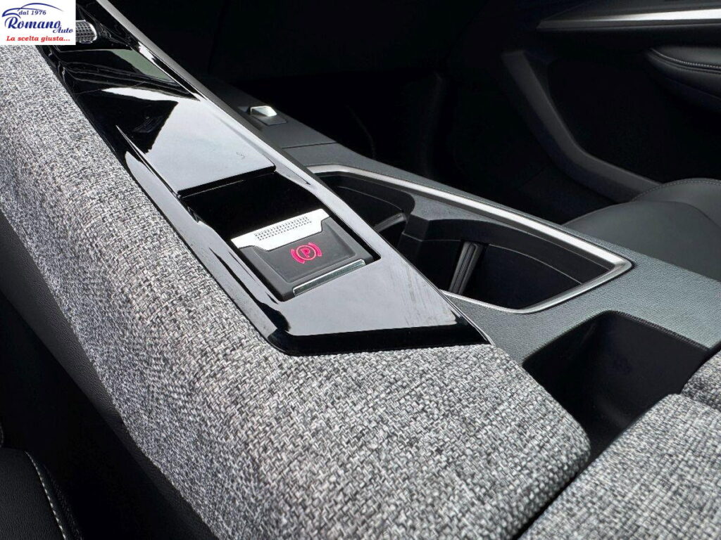 NEW PEUGEOT - 3008  1.2 hybrid GT 136cv e-dcs6