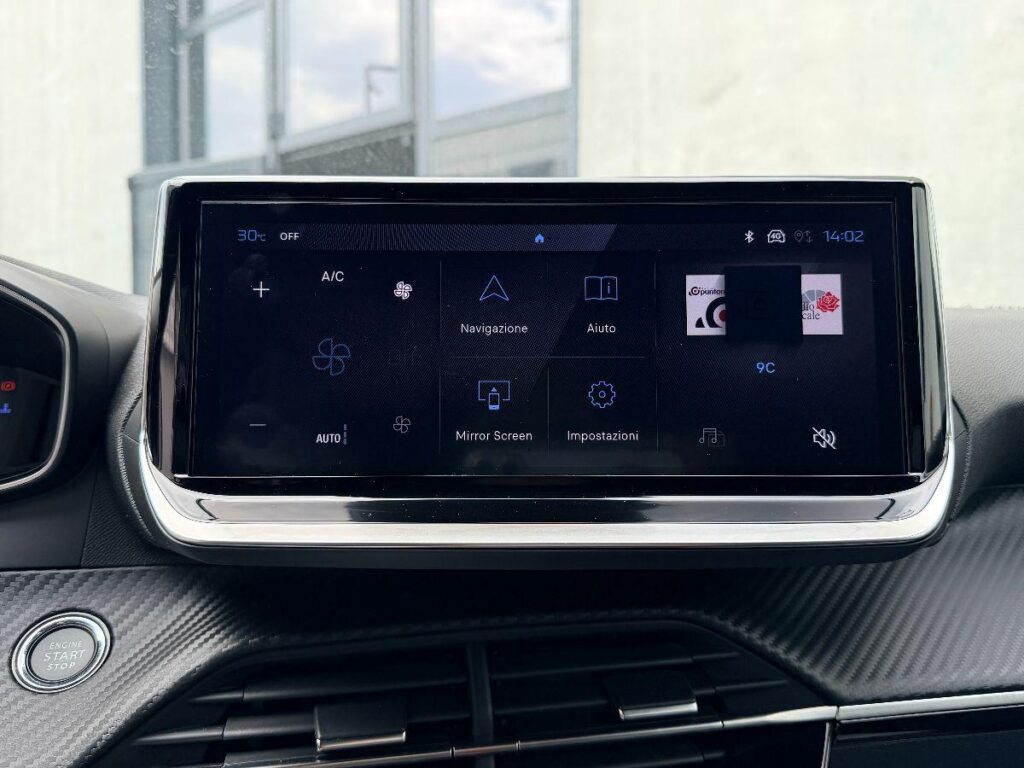 Peugeot 2008 Hybrid 136 e-DCS6 Allure#RETROCAMERA!