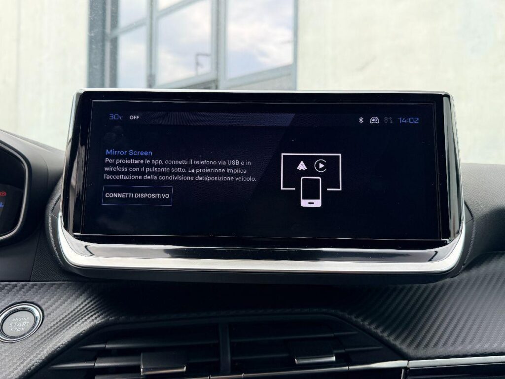 Peugeot 2008 Hybrid 136 e-DCS6 Allure#RETROCAMERA!