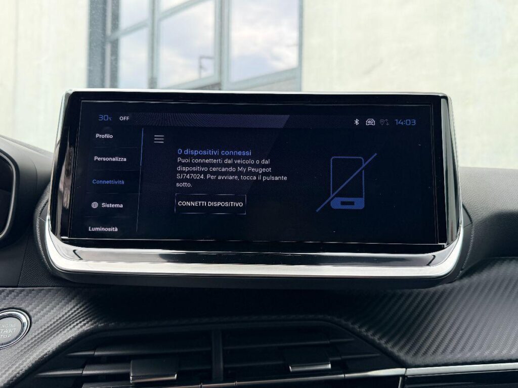 Peugeot 2008 Hybrid 136 e-DCS6 Allure#RETROCAMERA!