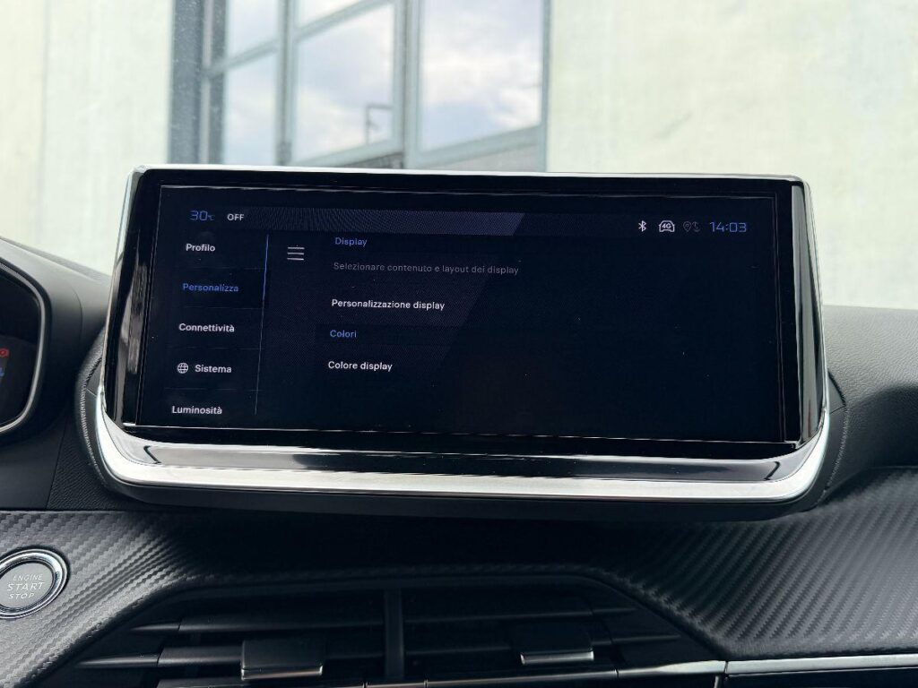 Peugeot 2008 Hybrid 136 e-DCS6 Allure#RETROCAMERA!