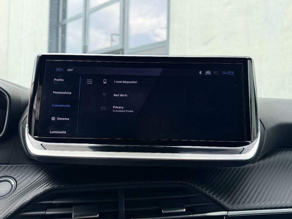 Peugeot 2008 Hybrid 136 e-DCS6 Allure#RETROCAMERA!