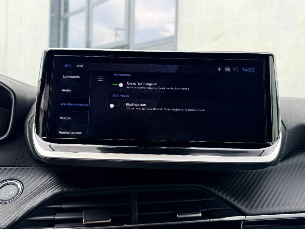 Peugeot 2008 Hybrid 136 e-DCS6 Allure#RETROCAMERA!