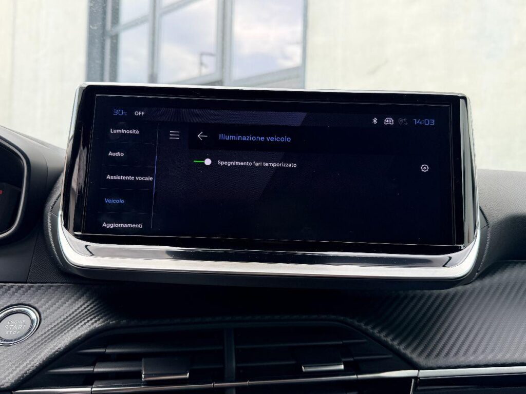 Peugeot 2008 Hybrid 136 e-DCS6 Allure#RETROCAMERA!