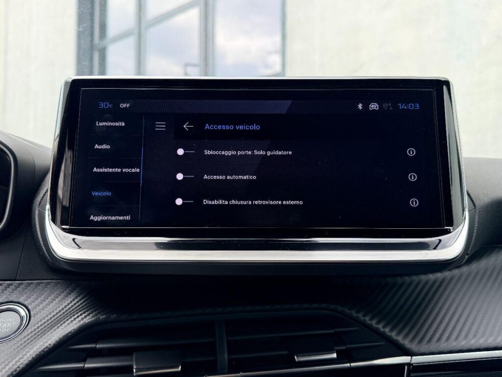 Peugeot 2008 Hybrid 136 e-DCS6 Allure#RETROCAMERA!