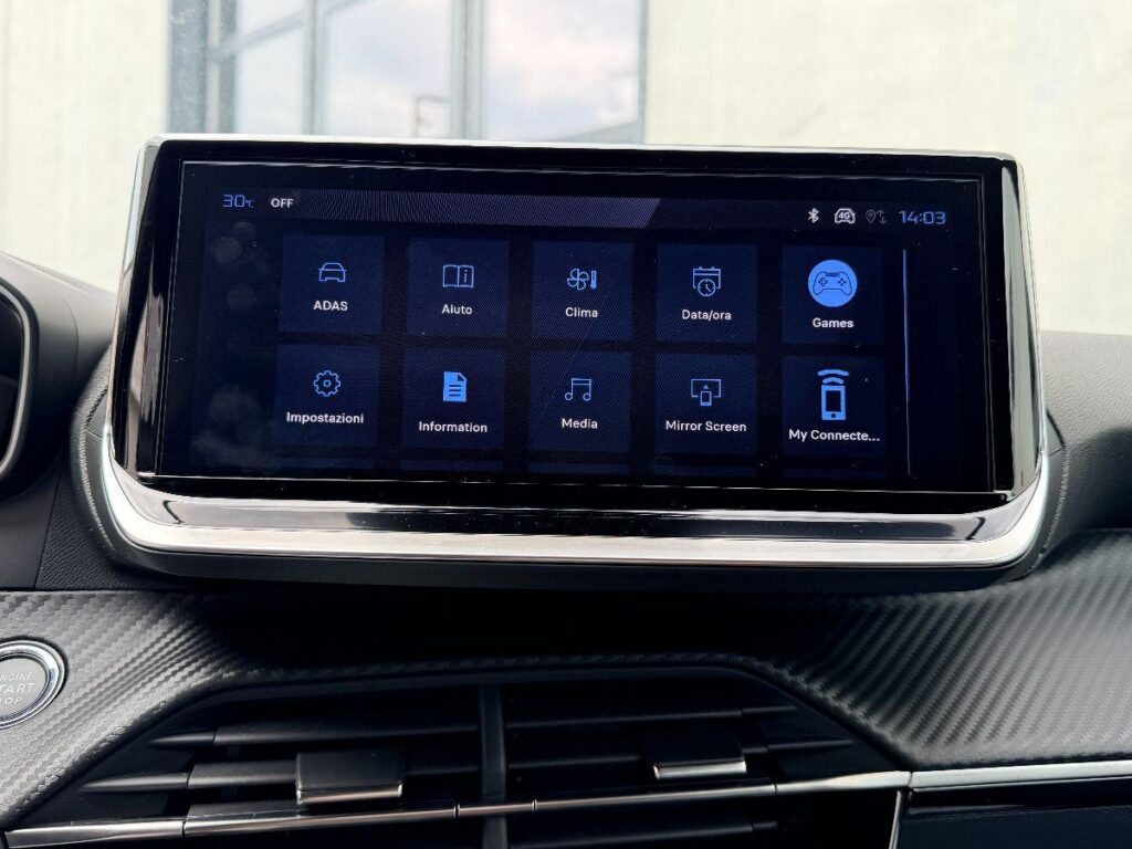 Peugeot 2008 Hybrid 136 e-DCS6 Allure#RETROCAMERA!